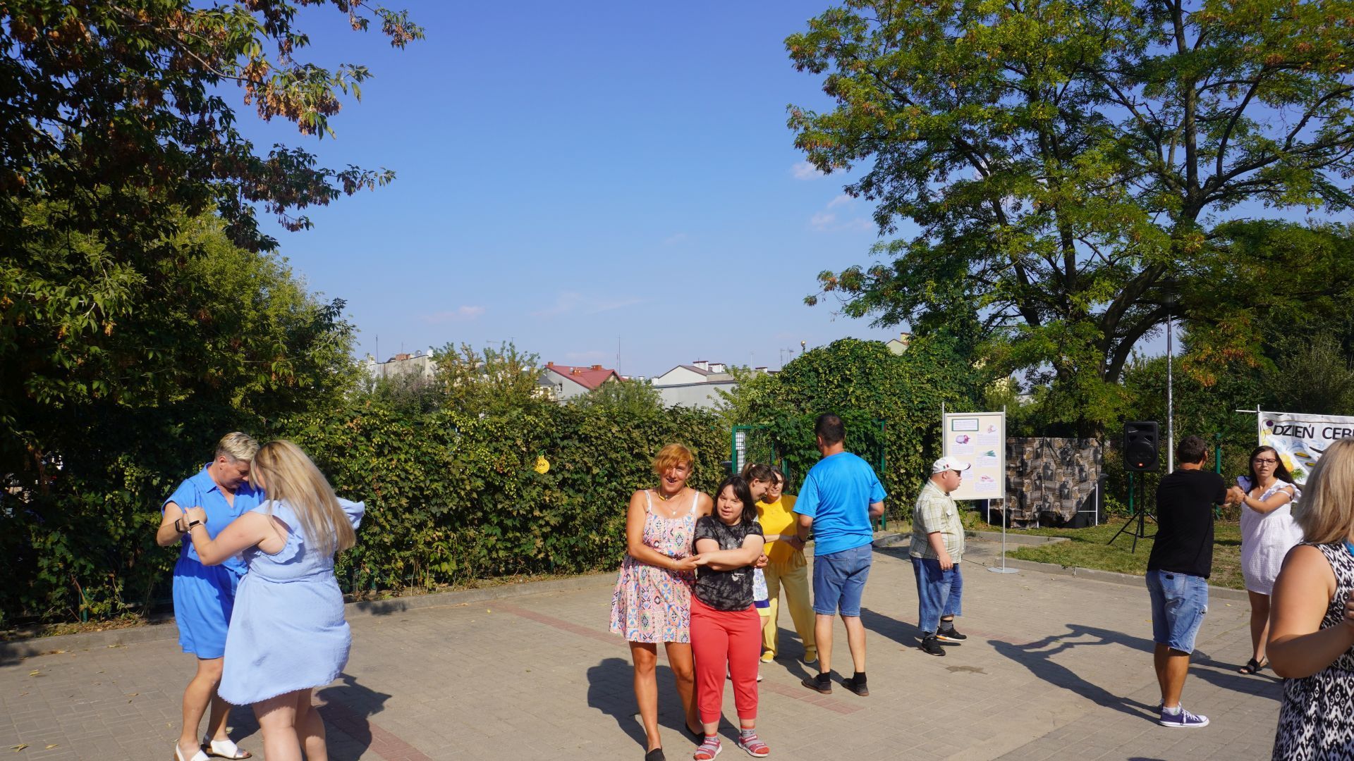 Tańce podczas imprezy ''Dzień Cebuli''.
