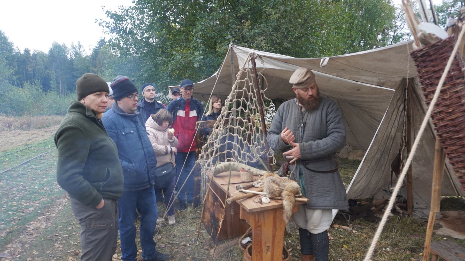 Uczestnicy podczas IV Festynu Archeologicznego w Mrozach.