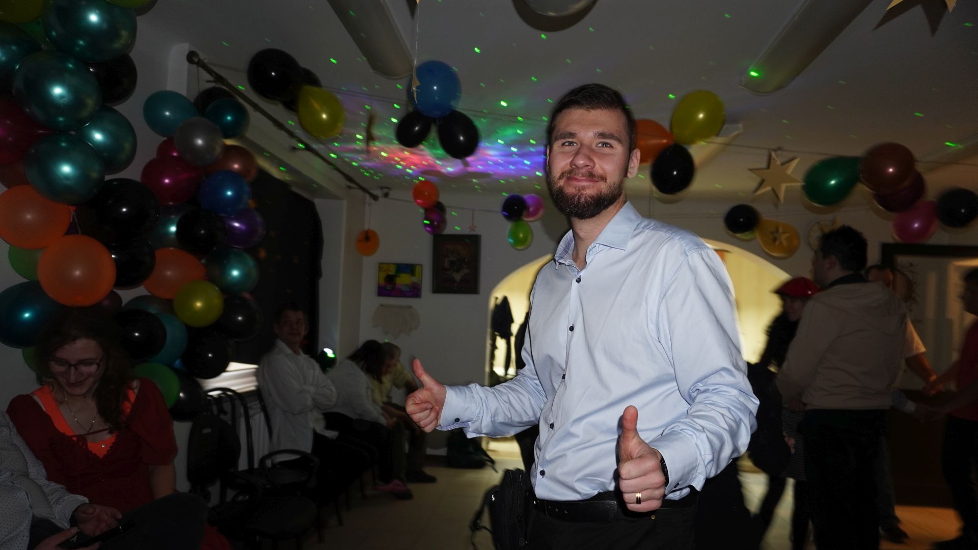 Uczestnik Bartek podczas imprezy andrzejkowej w naszym Domu.