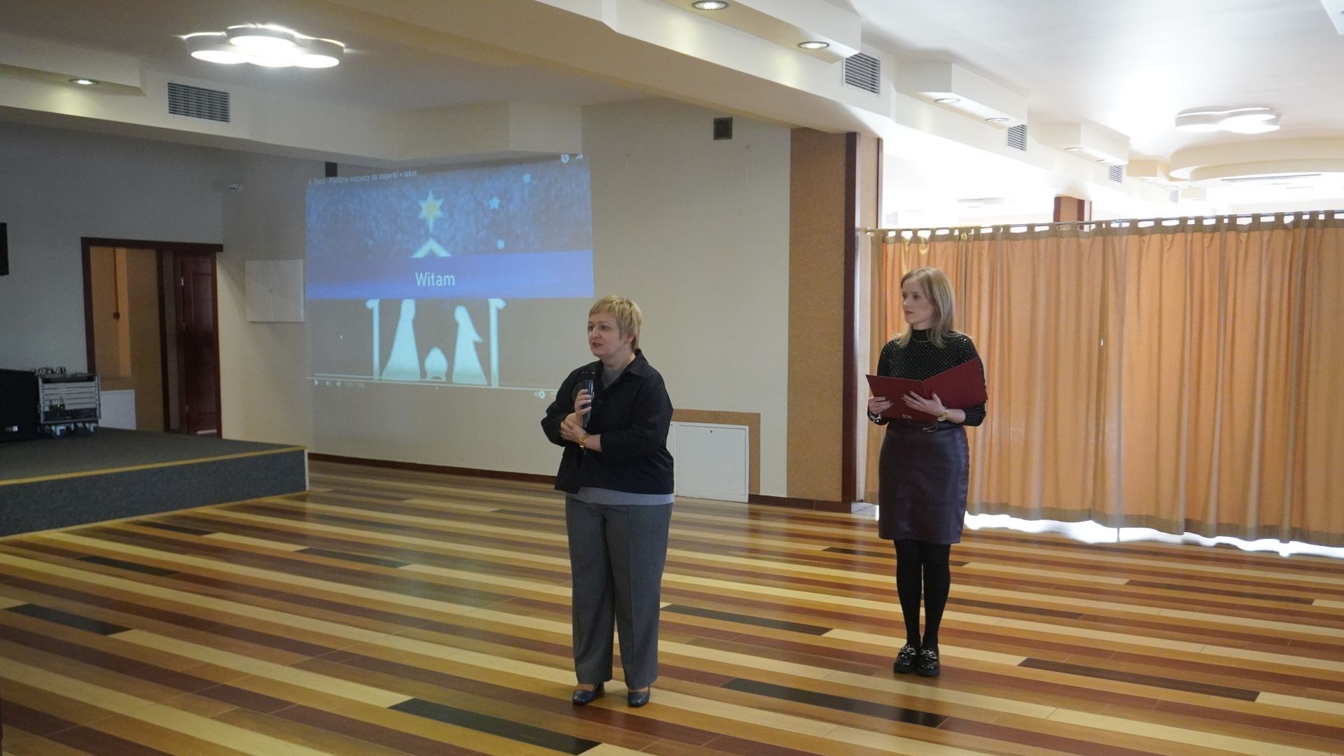 Pani Dyrektor Justyna Juszczak składa świąteczne życzenia.