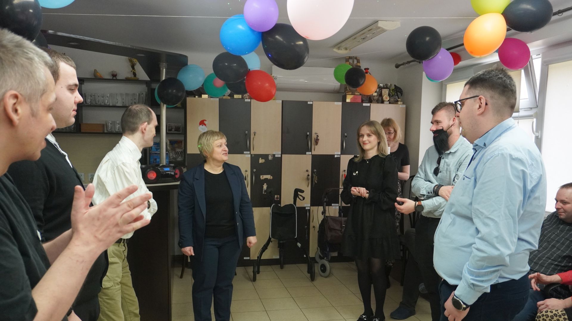 Pani dyrektor Justyna Juszczak życzy wszystkim udanej zabawy na Balu Karnawałowym 2025.