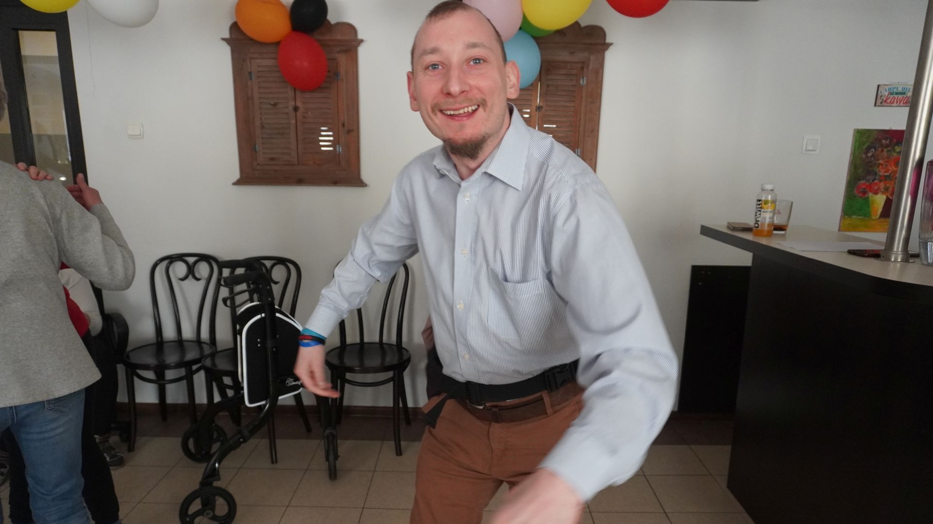 Uczestnik Maciek tańczy podczas dyskoteki ostatkowej 2025.