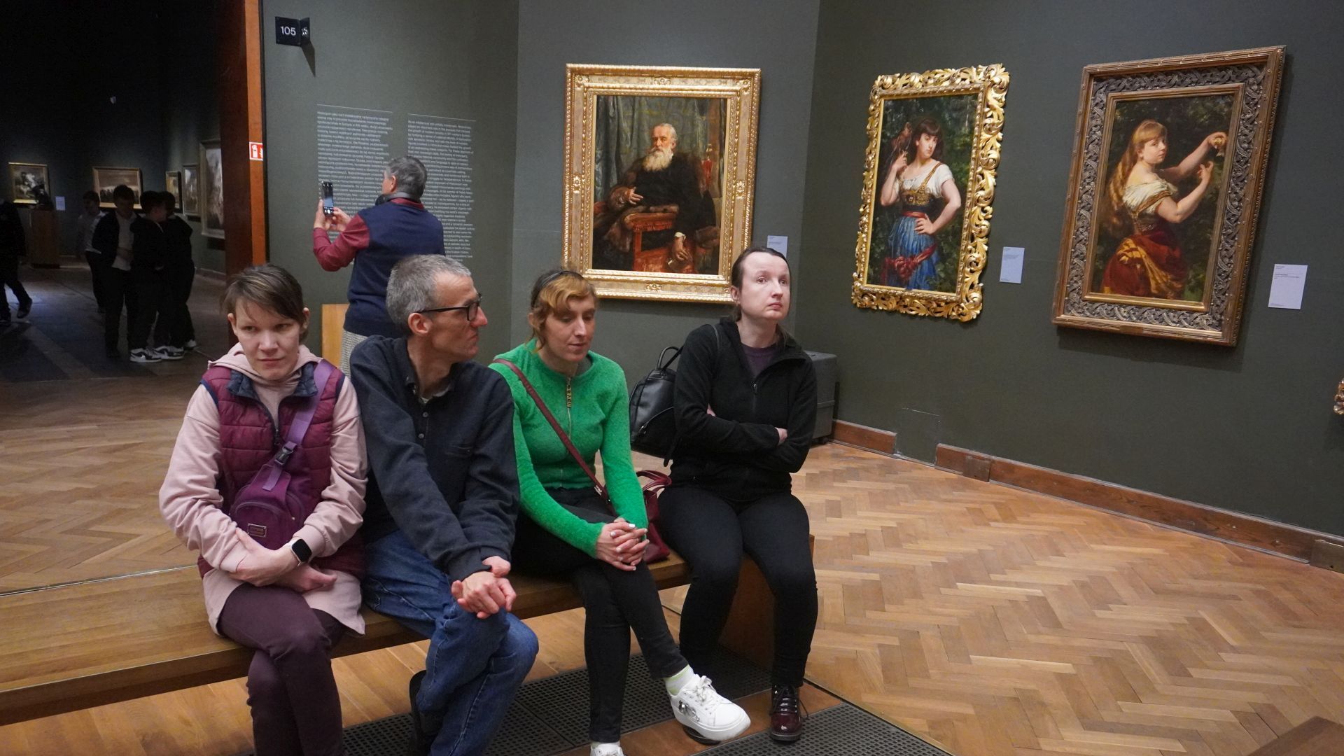 Nasi artyści z wizytą w Muzeum Narodowym w Warszawie szukają inspiracji do stworzenia własnych dzieł.