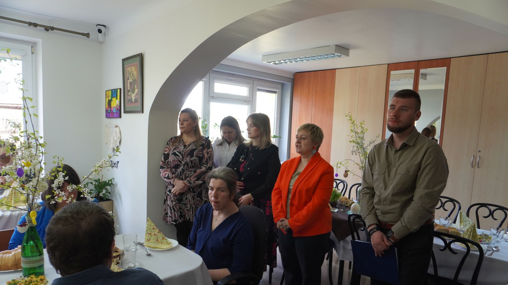 Pani dyrektor Justyna Juszczak składa wszystkim zgromadzonym życzenia wielkanocne.