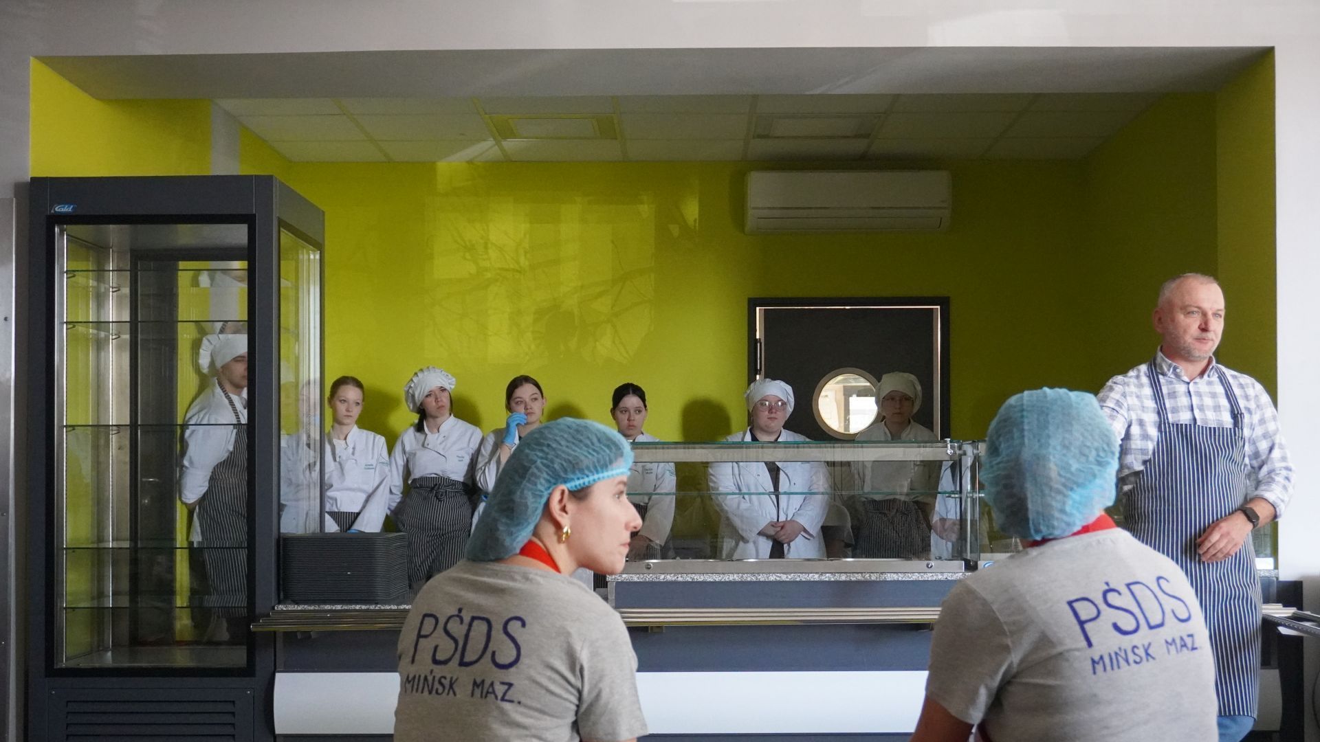 Uczestniczki Agnieszka W. i Justyna K. podczas warsztatów gastronomicznych prowadzonych w ramach KAMPANII SPOŁECZNEJ ''NASZ WSPÓLNY ŚWIAT''.