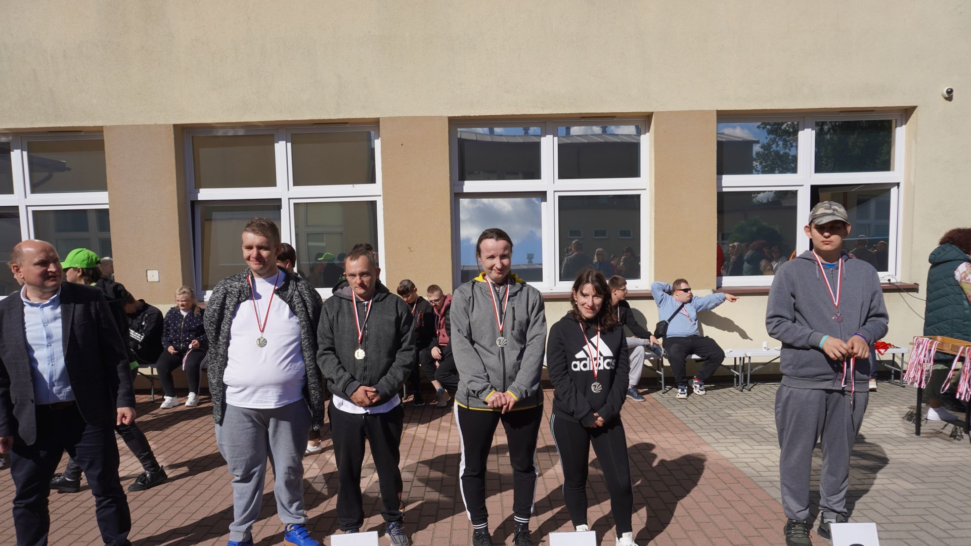 Uczestniczki Anna Cz. i Justyna K. zajęły II miejsce w kategorii piłkarzyki podczas zawodów sportowych w Zespole Szkół Specjalnych w Ignacowie.