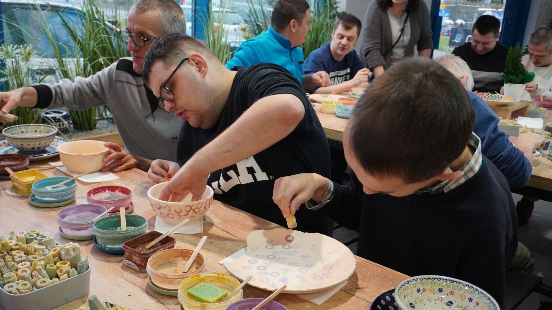 Uczestnicy naszego Domu podczas Warsztatów Ceramiki Bolesławiec w Lublinie. 