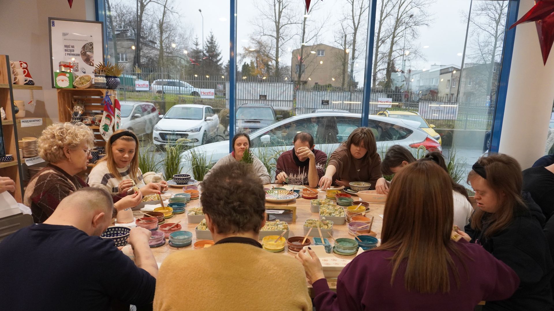 Uczestnicy naszego Domu wraz z opiekunami podczas Warsztatów Ceramiki Bolesławiec w Lublinie.