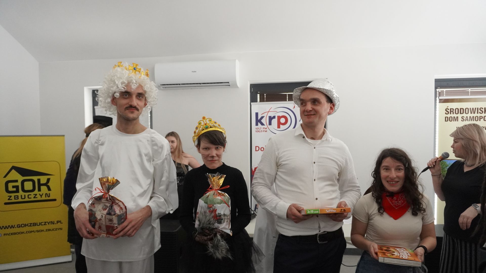 Wręczenie nagród dla Króla i Królowej balu oraz dla Księcia i Księżniczki balu podczas V Balu Karnawałowego Tchórzew 2026.