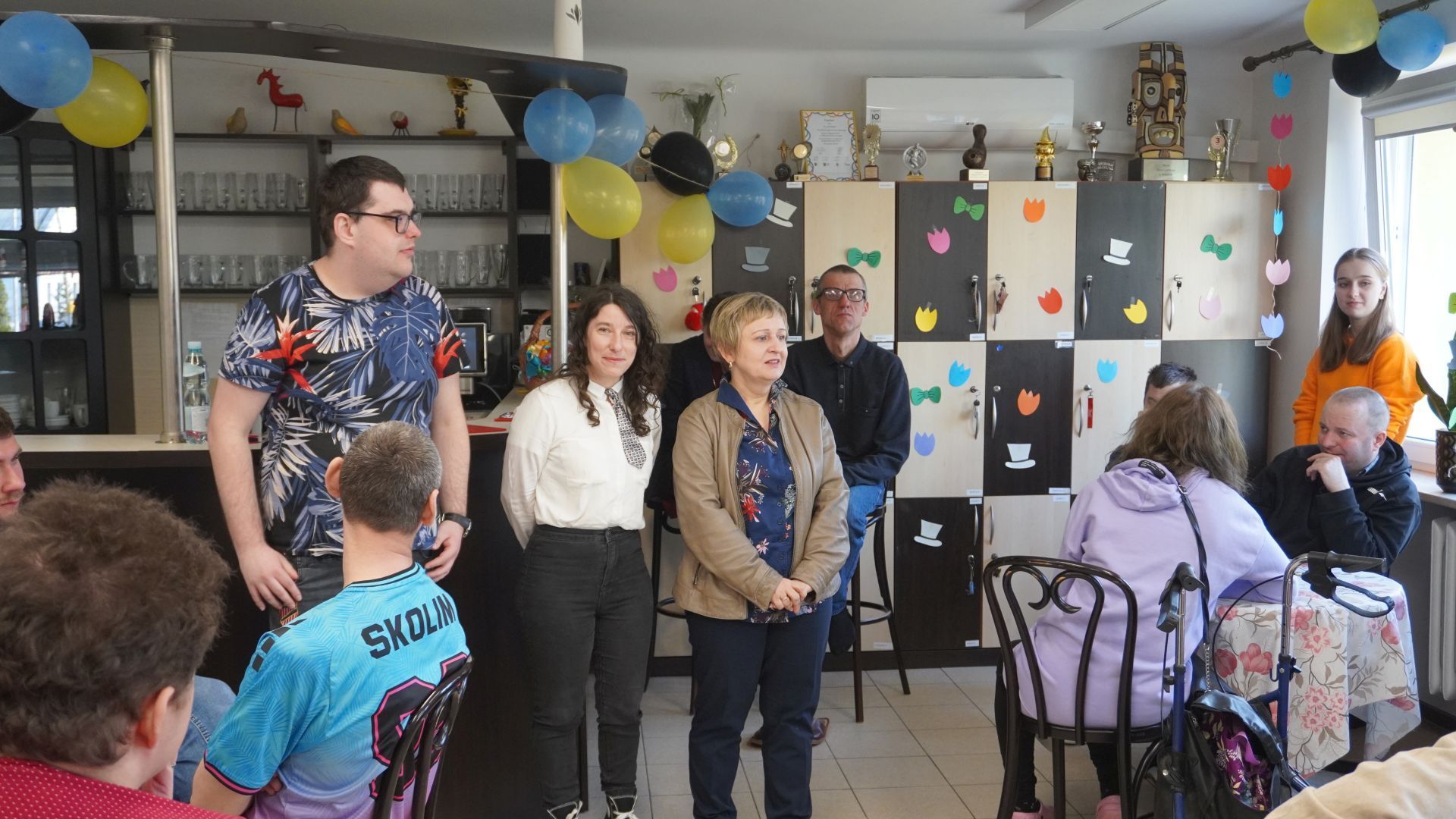 Pani dyrektor Justyna Juszczak składa życzenia z okazji Dnia Kobiet i Mężczyzn.