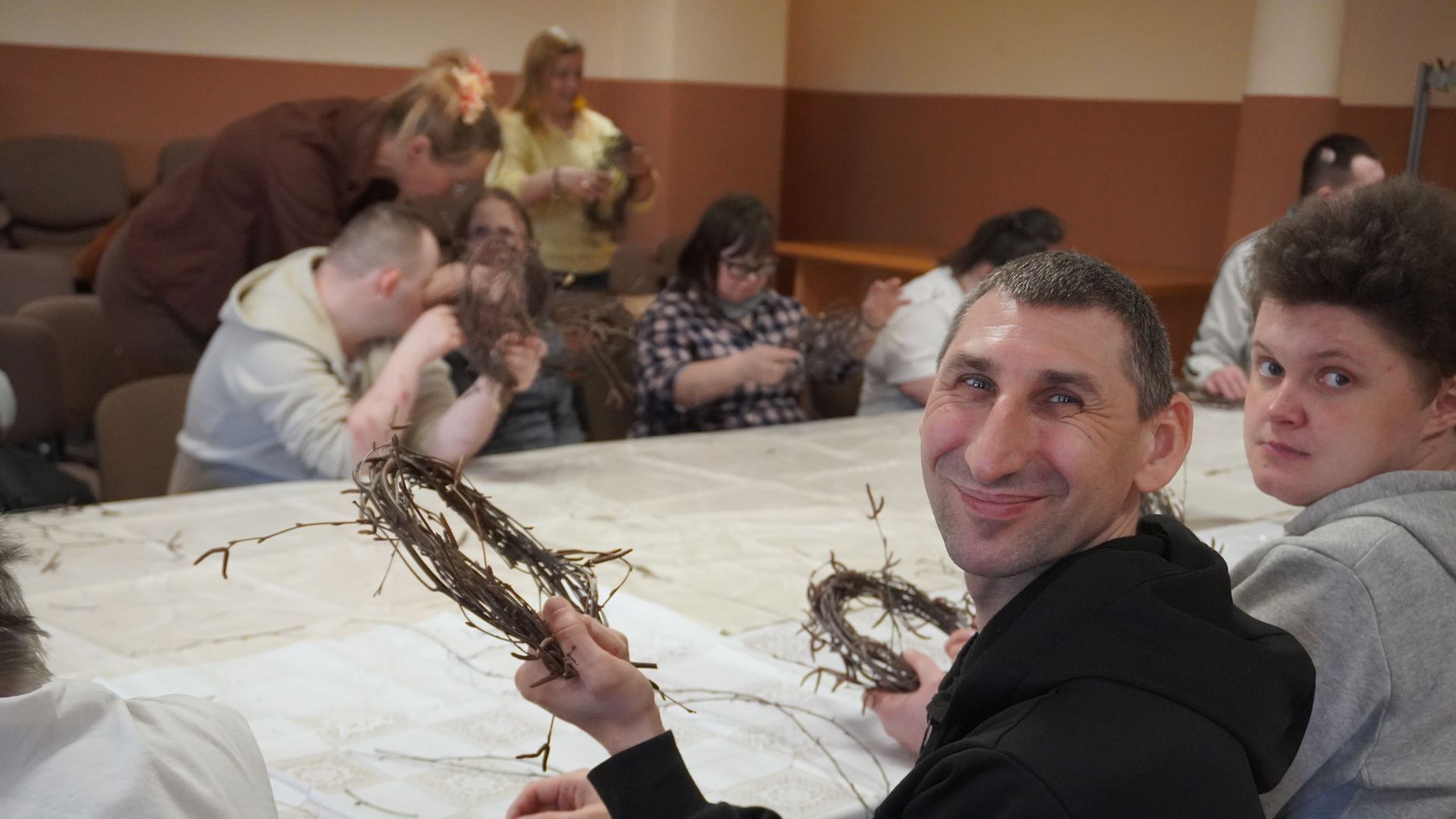 Galeria: Uczestnicy podczas wielkanocnych warsztatów artystycznych.