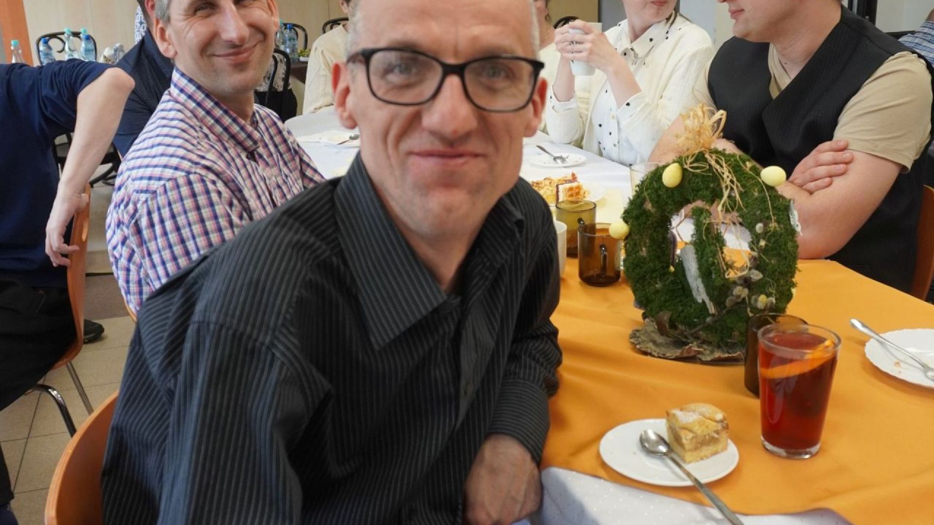 Uczestnicy podczas spotkania wielkanocnego. 