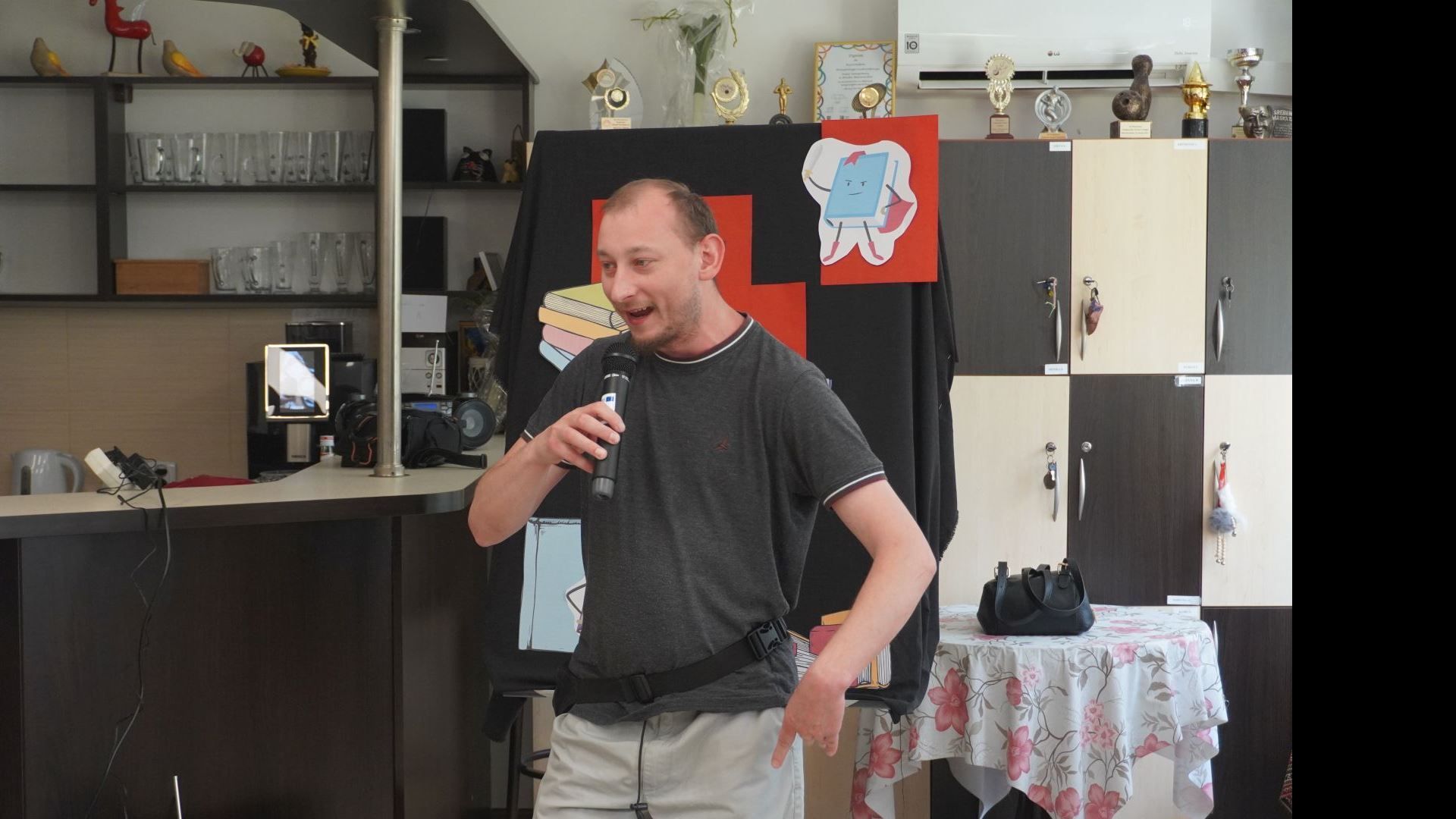 Uczestnik naszego Domu Maciej występuje podczas Konkursu Recytatorskiego ''Recyliada''.