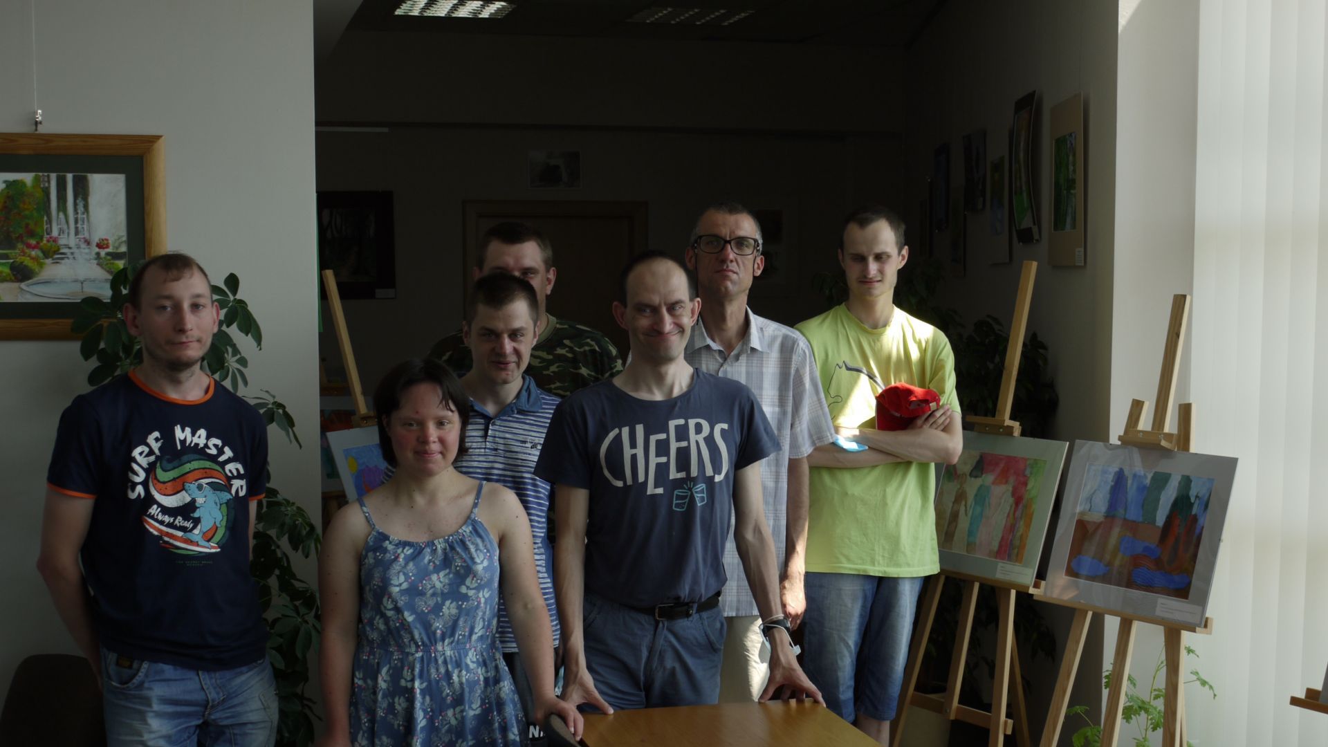 Uczestnicy na wystawie własnych prac w Bibliotece Pedagogicznej w Mińsku Mazowieckim